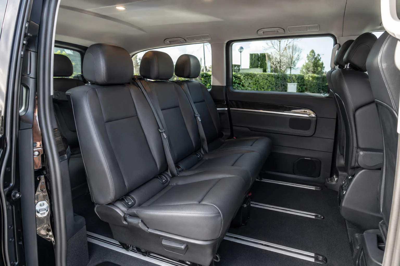 Spacious people carrier interior with leather seats, climate control and charging points